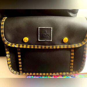 ❤️ Vintage Fendi toiletry/makeup bag, callouts as shown.